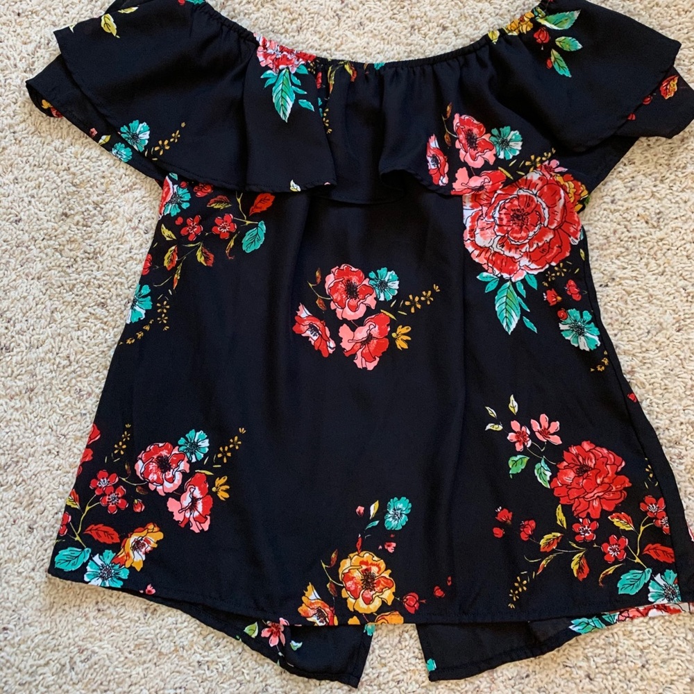 Xhilaration off shoulder open back top